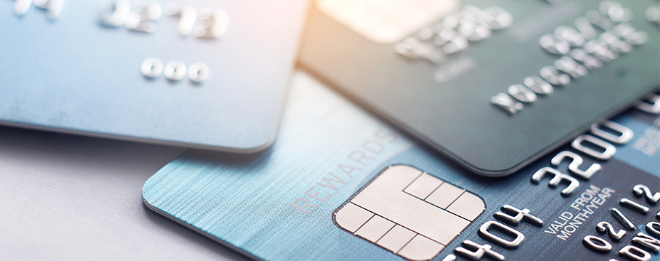 ما الفرق بين بطاقة الائتمان وبطاقة الخصم؟